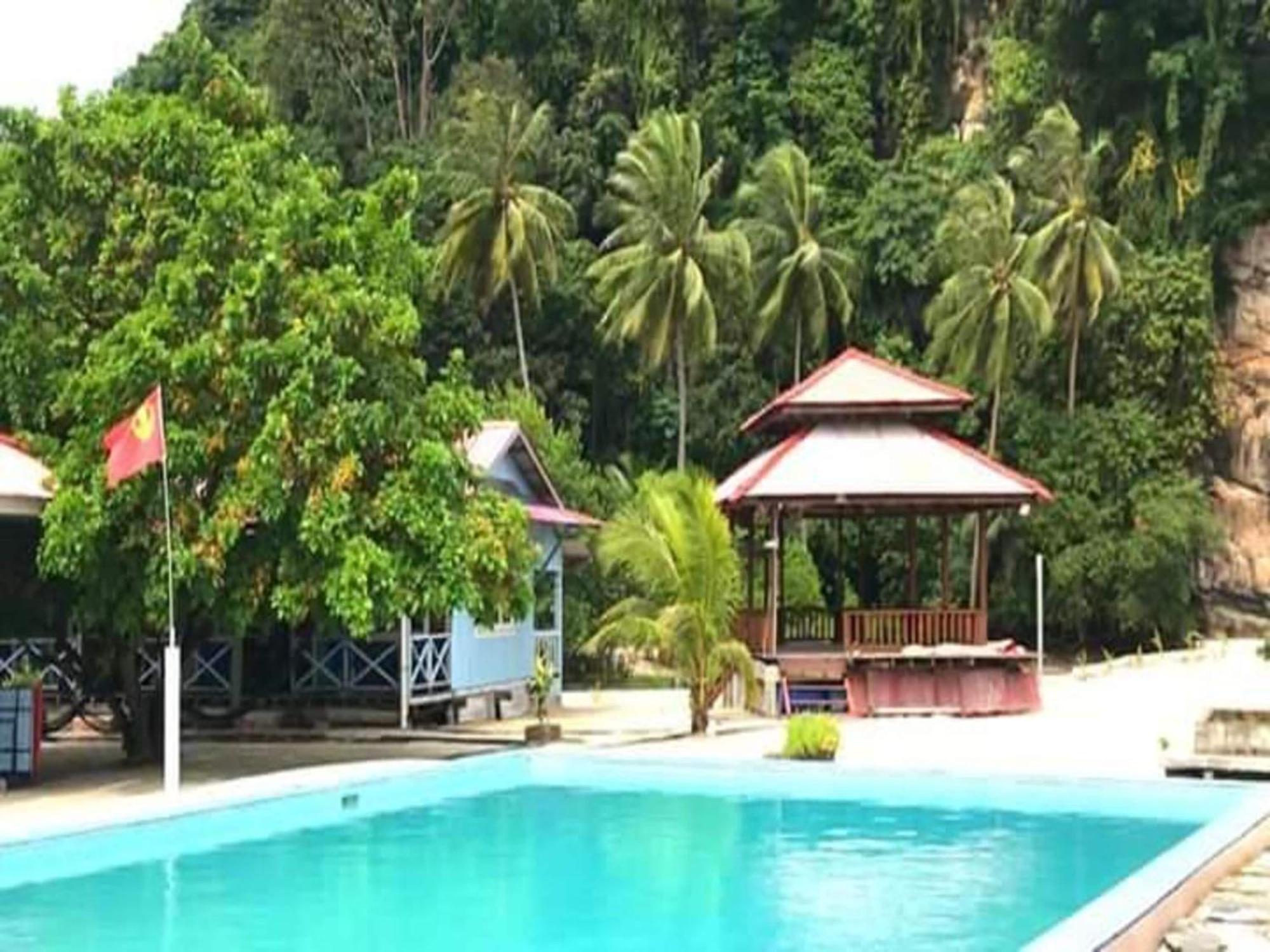 Capital O 91017 Tuba Beach Resort @ Pulau Tuba Kuah Kültér fotó