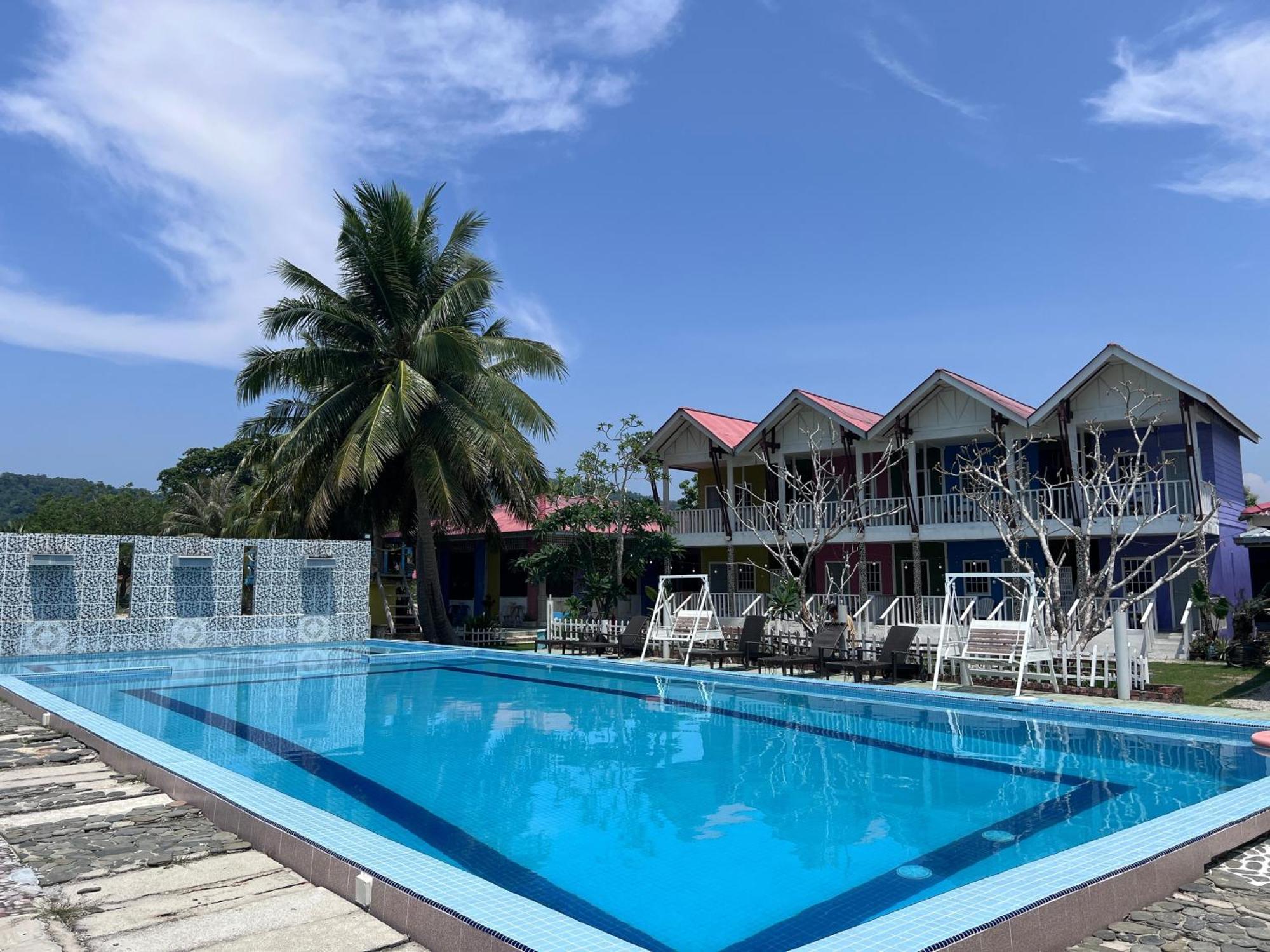 Capital O 91017 Tuba Beach Resort @ Pulau Tuba Kuah Kültér fotó